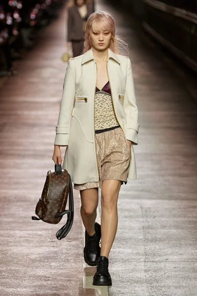 Look 24